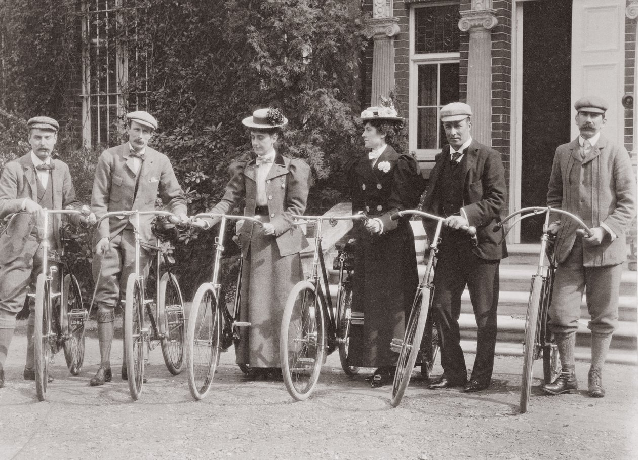 エドワード朝の自転車のグループ、1900年代初頭